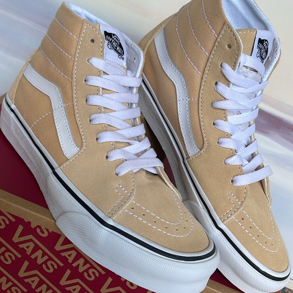 Vans WMNS Sk8-Hi Tapered
Color Theory Honey Peach
VN0A5KRUBLP
Sneakers - Picture 8 of 16